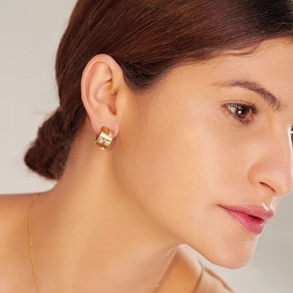 💛Gold plated minimalist stud earrings - Picture 6 of 6